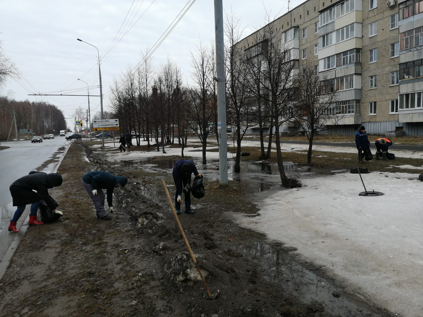 Муп водоканал бийск телефон. Водоканал Бийск. Работники Водоканал на субботнике. Субботник на водоканале в Калуге. Лестница на Водоканал в Бийске.